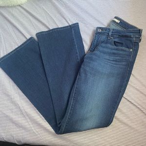 Low Rise Levi Jeans💙 Size-26 in women